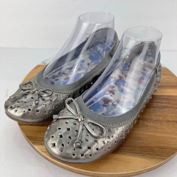 EUC Vionic Women's Spark Surin Pewter Leather Perforated Slip On Ballet Flat 7.5 - Picture 2 of 11